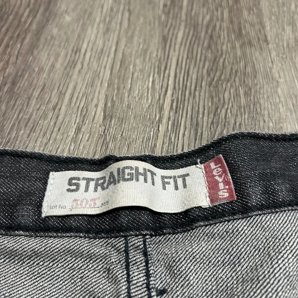 Levis tag reads